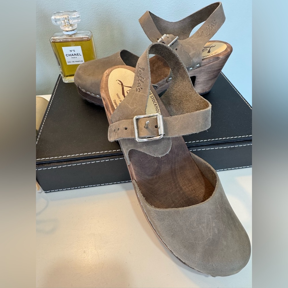 Lotta’s Taupe Leather  Clog Mules with Buckle 
Women’s SZ 38